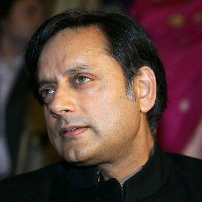 शशि थरूर इस समय कांग्रेस की ओर से केरल की त्रिवेंद्रम सीट से MP हैं.