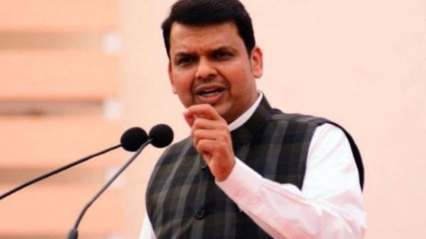 महाराष्ट्र के मुख्यमंत्री देवेंद्र फणनवीस ने शरद पवार पर निशाना साधा है.