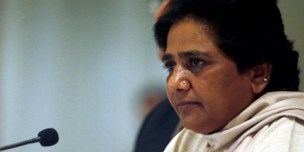 मायावती ने शिवपाल को भाजपा की बी टीम बताते हुए मतदाताओं को उनसे सावधान रहने के लिए कहा.