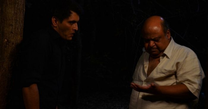 सौरभ शुक्ला और मानव कौल के किरदार एक साथ ही रोड ट्रिप पर निकले हैं.