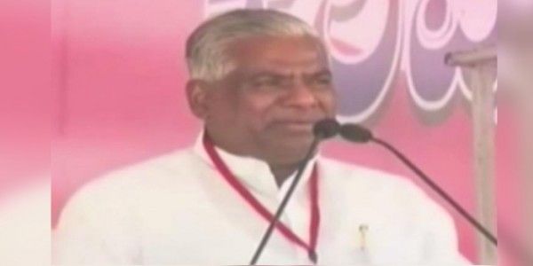 चुनावी सभा के दौरान विधायक नारायण राव.