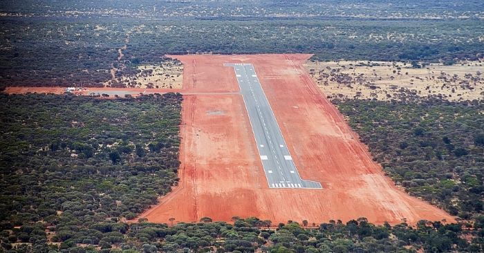 एयर स्ट्रिप ये वाला होता है.