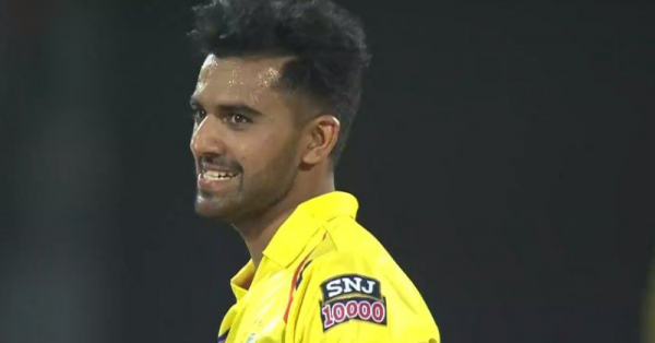 आईपीएल के इस सीजन में पहला विकेट लेने के बाद दीपक चाहर.
