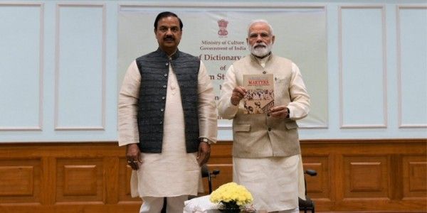 संस्कृति मंत्रालय के एक कार्यक्रम में पीएम मोदी के साथ डॉ. महेश शर्मा