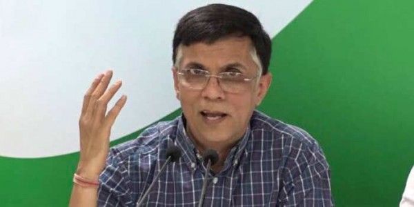 पवन खेड़ा को सबसे मुश्किल बहसों में पार्टी आगे करती है. टीवी पर कांग्रेस का पक्ष रखने वाले सबसे शुमार चहरों में से खेड़ा हैं. (फाइल फोटो)