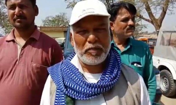 अनवर के बड़े भाई नईम गाजीपुरी