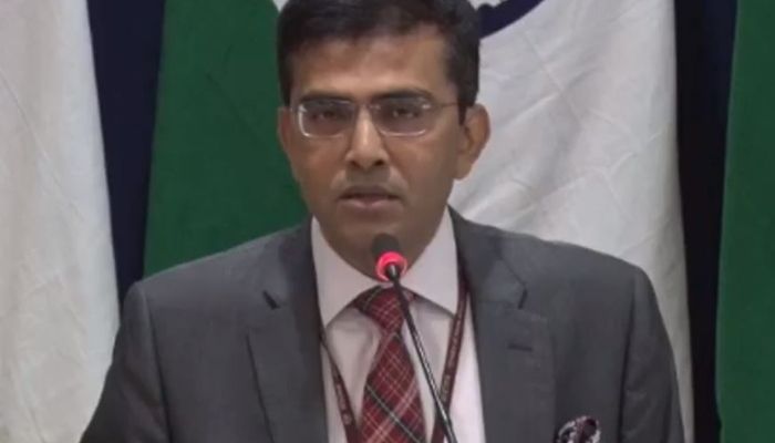विदेश मंत्रालय के प्रवक्त रवीश कुमार ने प्रेस कॉन्फ्रेंस के दौरान जवाब दिए