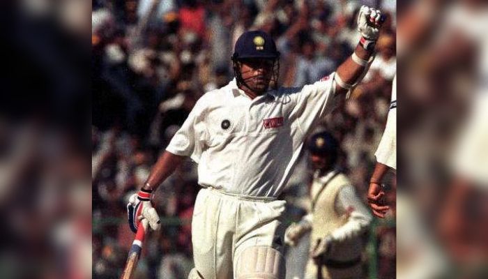 सचिन ने संभलकर बैटिंग करते हुए 155 रनों की यादगार पारी खेली