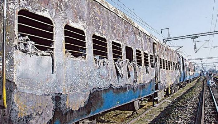 राजेंदर दिसंबर 2006 में धमाके के लिए दिल्ली में रेकी करता है