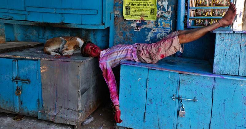 होली खेलने के बाद किसी को कपड़ों की फिक्र नहीं रहती.