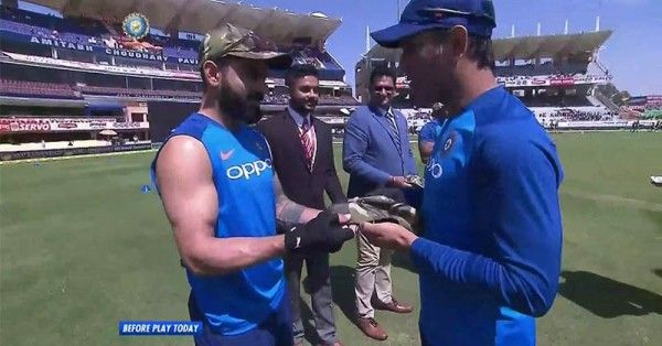 ms dhoni virat kohli india vs australia Ranchi 3rd ODI