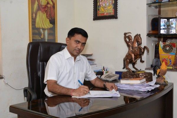 प्रमोद बोले- मैं जो भी कुछ हूं मनोहर पर्रिकर की वजह से ही हूं. फोटो साभार, फेसबुक. 