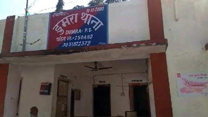 गुफरान और तसलीम, इनकी मौत पर FIR तो दर्ज़ हुई है. मगर उसमें किसी आरोपी पुलिसकर्मी का नाम नहीं है. जबकि DGP कह चुके हैं कि ये कस्टोडियल डेश का मामला है (फोटो: इंडिया टुडे)