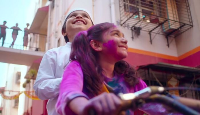 ये स्टोरी लिखते वक़्त मैंने कई बार कुछ लिखा, फिर उसे डिलीट किया. क्या लिखूं, समझ ही नहीं आ रहा था. मतलब बच्चों के अंदर, उनके खेल उनकी दोस्ती में किसी को लव जिहाद दिख जा रहा है, इसपर क्या ही लिख देंगे आप. 