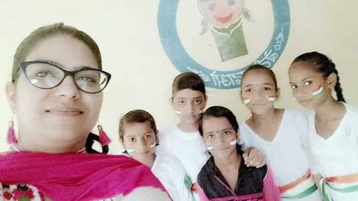 बच्चों के साथ रविंदर