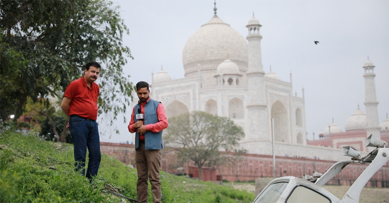 डॉक्टर देवाशीष भट्टाचार्य अपना क्लीनिक चलाते हैं, साथ में पर्यावरण के मुद्दों पर सक्रिय रहते हैं