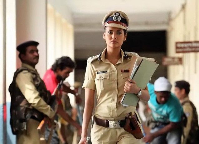 'जन्नत 2' और 'राज़ 3डी' में ग्लैमरस रोल करने बाद ईशा की 'चरव्युह' तीसरी फिल्म थी.