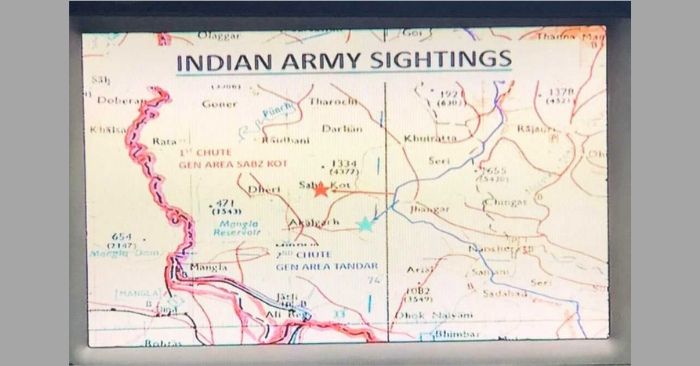 इस नक्शे में लाल सितारा पाकिस्तानी F16 के क्रैश को दिखाता है और नीला सितारा विंग कमांडर अभिनंदन के बाइसन के क्रैश को. दोनों के पैराशूट भारतीय सेना ने आसमान से नीचे आते देखे थे. (तस्वीरः भारतीय वायुसेना/सोशल मीडिया)