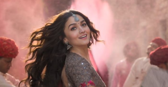 फिल्म में आलिया रूप नाम की एक लड़की का रोल कर रही हैं,जिसकी वजह से चार लोगों की ज़िंदगी बर्बाद हो रही है.