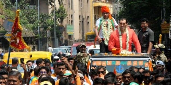 जादवपुर लोकसभा क्षेत्र से अनुपम हाजरा के लिए प्रचार करते खली