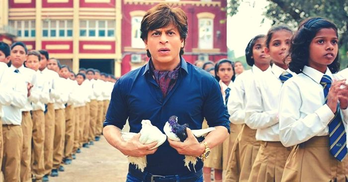फिल्म 'ज़ीरो' के एक सीन में शाहरुख खान. फिल्म में शाहरुख ने एक बौने का किरदार निभाया था. इसमें उनके साथ कटरीना कैफ और अनुष्का शर्मा भी नज़र आईं थीं.
