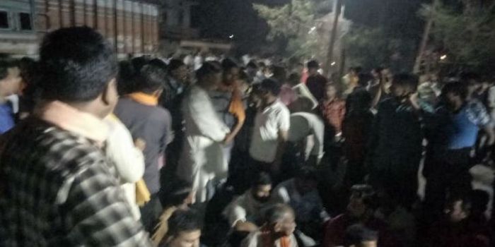 मामले की खबर लगने के बाद विधायक अपने समर्थकों के बाद थाने पहुंच गए.