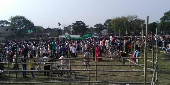 जहां हेलीकॉप्टर लैंड किया वहां कुछ समय पहले ही तेजस्वी ने सभा की थी.