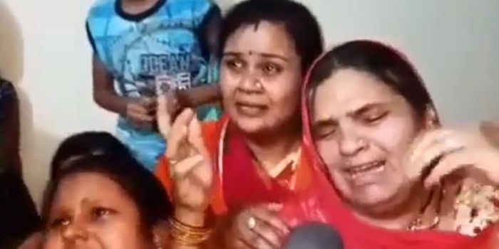 महिलाओं ने मीडिया के सामने रो-रोकर पत्थरबाजी की पूरी कहानी बताई.