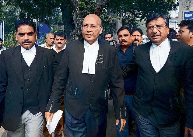 राहुल गांधी की ओर से अभिषेक मनु सिंघवी ने सुप्रीम कोर्ट में पैरवी की और फिर माफी मांगी.