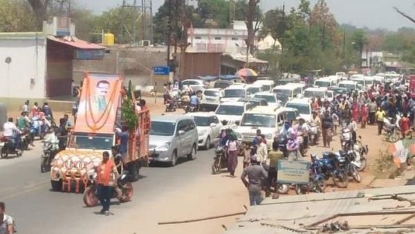 भीमा मंडावी की अंतिम यात्रा. तस्वीर फेसबुक. 
