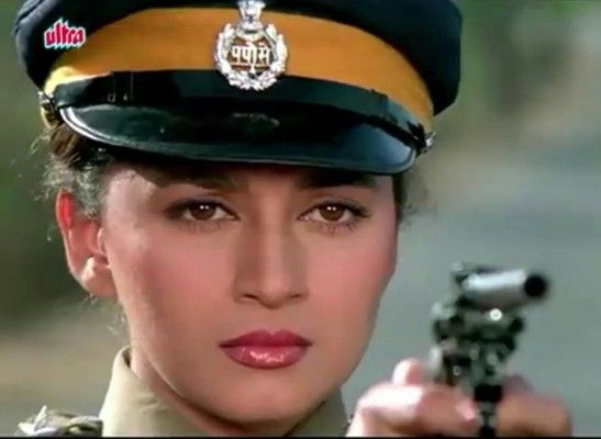 माधुरी दीक्षित की फिल्म 'प्रेम दीवाने' का एक सीन जिसमें उनके साथ जैकी श्रॉफ और पूजा भट्ट भी नज़र आते हैं.