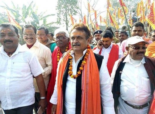तेज प्रताप की नाराजगी तब और बढ़ गई, जब आरजेडी ने उनके ससुर चंद्रिका राय को सारण से उम्मीदवार बना दिया.