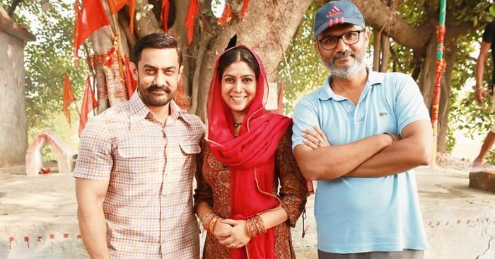पिछली फिल्म 'दंगल' के सेट पर आमिर खान और साक्षी तंवर के साथ नितेश तिवारी.