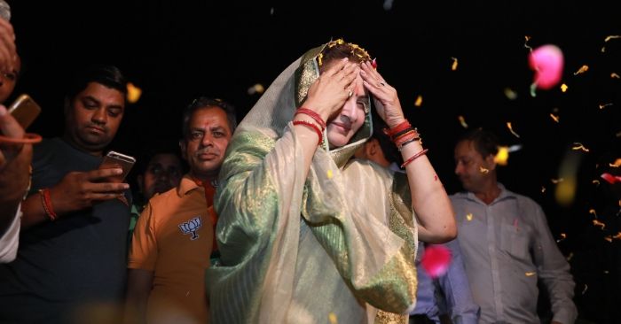 रामपुर में जयाप्रदा सहानुभूति का कार्ड खेलती नज़र आ रही हैं.