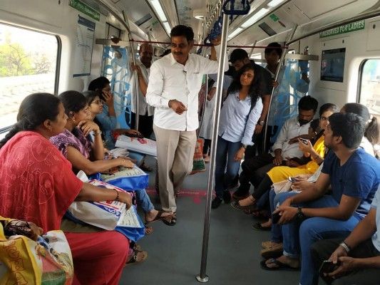 विश्वेश्वर एक इलेक्ट्रिकल इंजीनियर हैं. तस्वीर फेसबुक पेज.