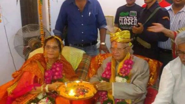 22 मई 2014 को यूपी की राजधानी लखनऊ में नारायण दत्त तिवारी ने रोहित की मां उज्ज्वला शर्मा से विवाह कर लिया था.