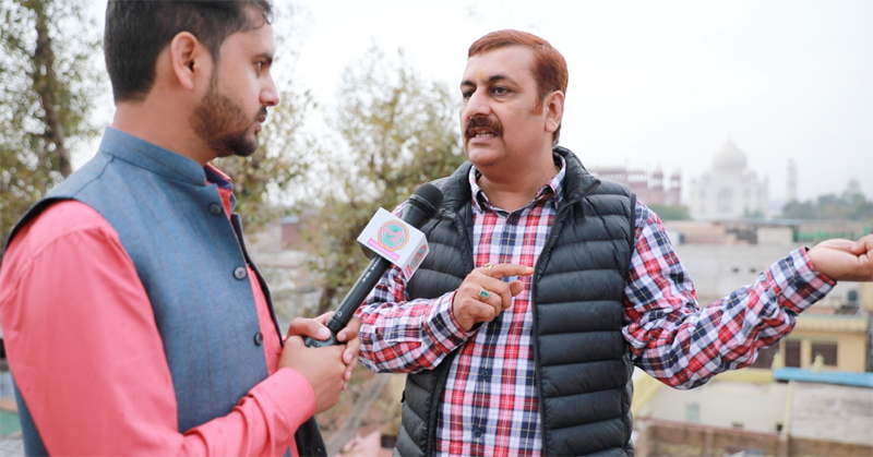 ताजमहम के पास संदीप का होटल है, वो स्मार्ट सिटी के नाम पर चल रहे काम से संतुष्ट नहीं हैं
