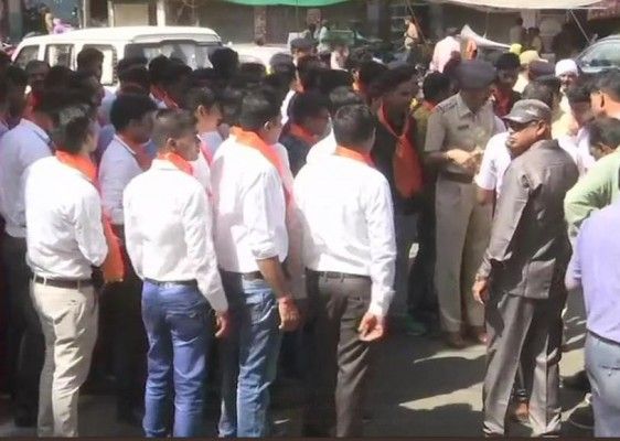 भोपाल में रोड शो के दौरान पुलिसकर्मी. तस्वीर. एएनआई. 
