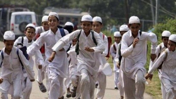 मदरसों के सिलेबस में बदलाव की बात लंबे समय से हो रही है.