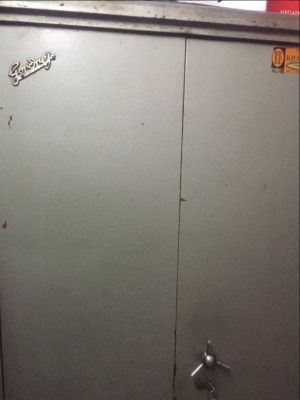 गोदरेज अलमारी. 