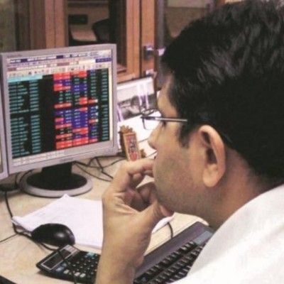 शेयर मार्केट में गिरावट से निवेशक परेशान हैं. सांकेतिक तस्वीर.