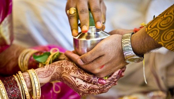 शादी अगर कम उम्र में हो जाए तो लड़की के पास आत्मनिर्भर बनने के मौके नहीं बचते. सांकेतिक तस्वीर: पिक्साबे 