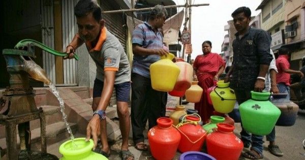 नीति आयोग की एक रिपोर्ट के मुताबिक, अगले साल तक भारत के 21 शहरों में ग्राउंडवाटर ख़त्म हो जाएगा.