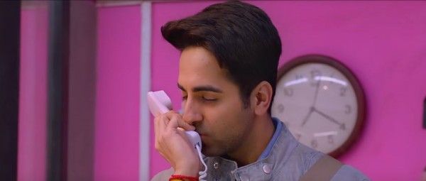 करम बचपन से लड़कियों की आवाज़ निकालने में माहिर है. 