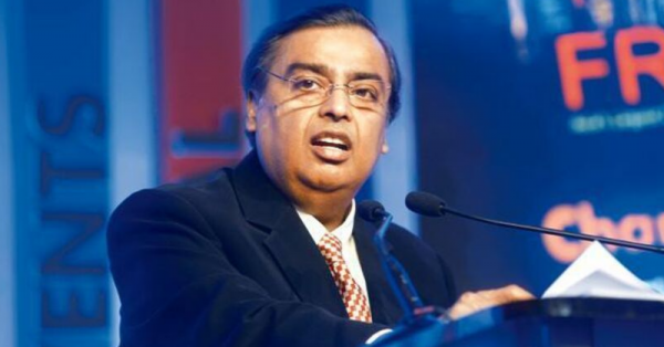 मुकेश अंबानी ने जियो और फेसबुक की जुगलबंदी पर जोर दिया. (फोटो: रॉयटर्स)