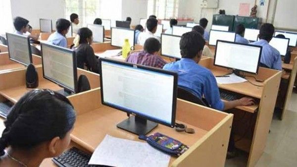 जीआरई का एग्जाम खास तौर पर स्टूडेंट की सब्जेक्ट और भाषा की समझ को परखने के लिए होता है. यूपी एसआई की भर्ती परीक्षा ऑनलाइन हुई थी और लीक होने के बाद रद्द हो गई थी.