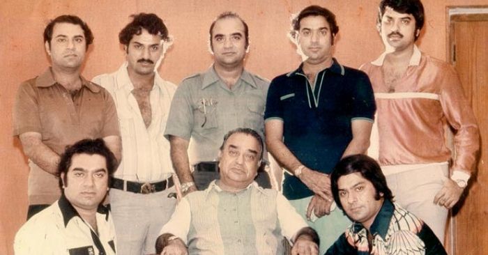 पापा फतेहचंद रामसिंघानी के साथ रामसे ब्रदर्स.