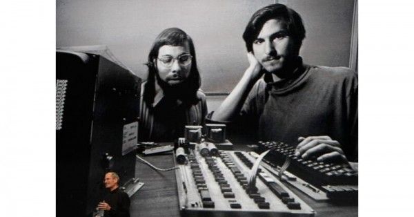 स्टीव ने अपने एक दोस्त के साथ मिलकर गैरैज में ऐपल शुरू की थी.