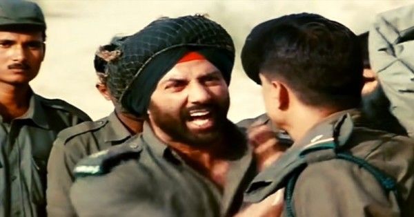 बॉर्डर फिल्म का वो सीन जिसमें मेजर कुलदीप सिंह यानी सन्नी देओल अपने एक सैनिक मथुरादास को छुट्टी मंजूर होने पर जश्न मनाने को लेकर लताड़ रहे हैं. 