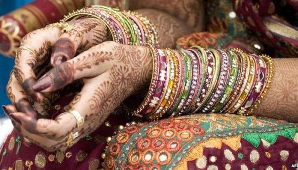 एक लड़की के लिए शादी से पहले ये प्रेशर बनाया जाता है कि उन्हें अपनी वर्जिनिटी साबित करनी है. लड़कों पर ऐसा कोई प्रेशर नहीं होता. (सांकेतिक तस्वीर: पिक्साबे)